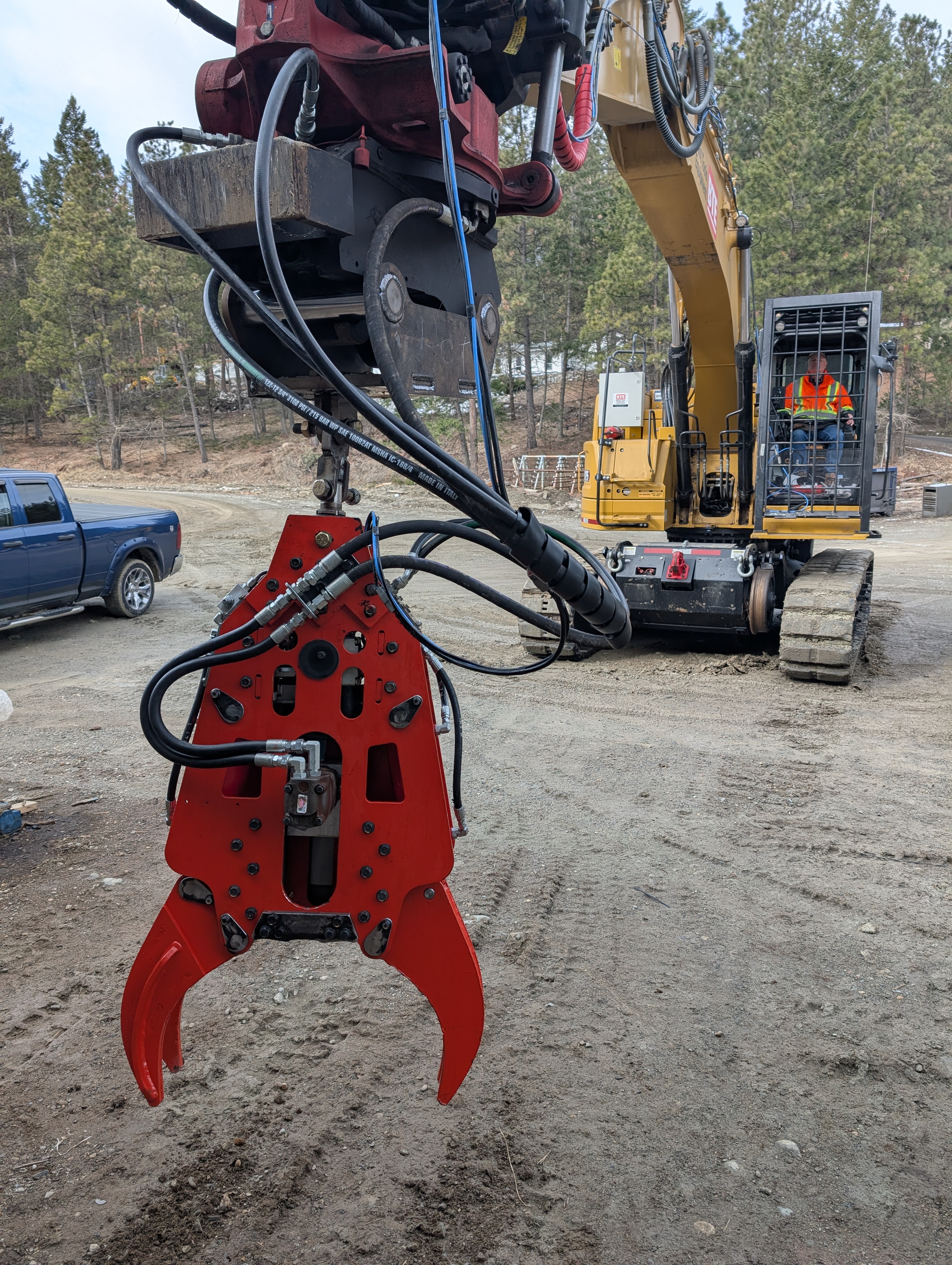 RailSaw Max mounted on excavator