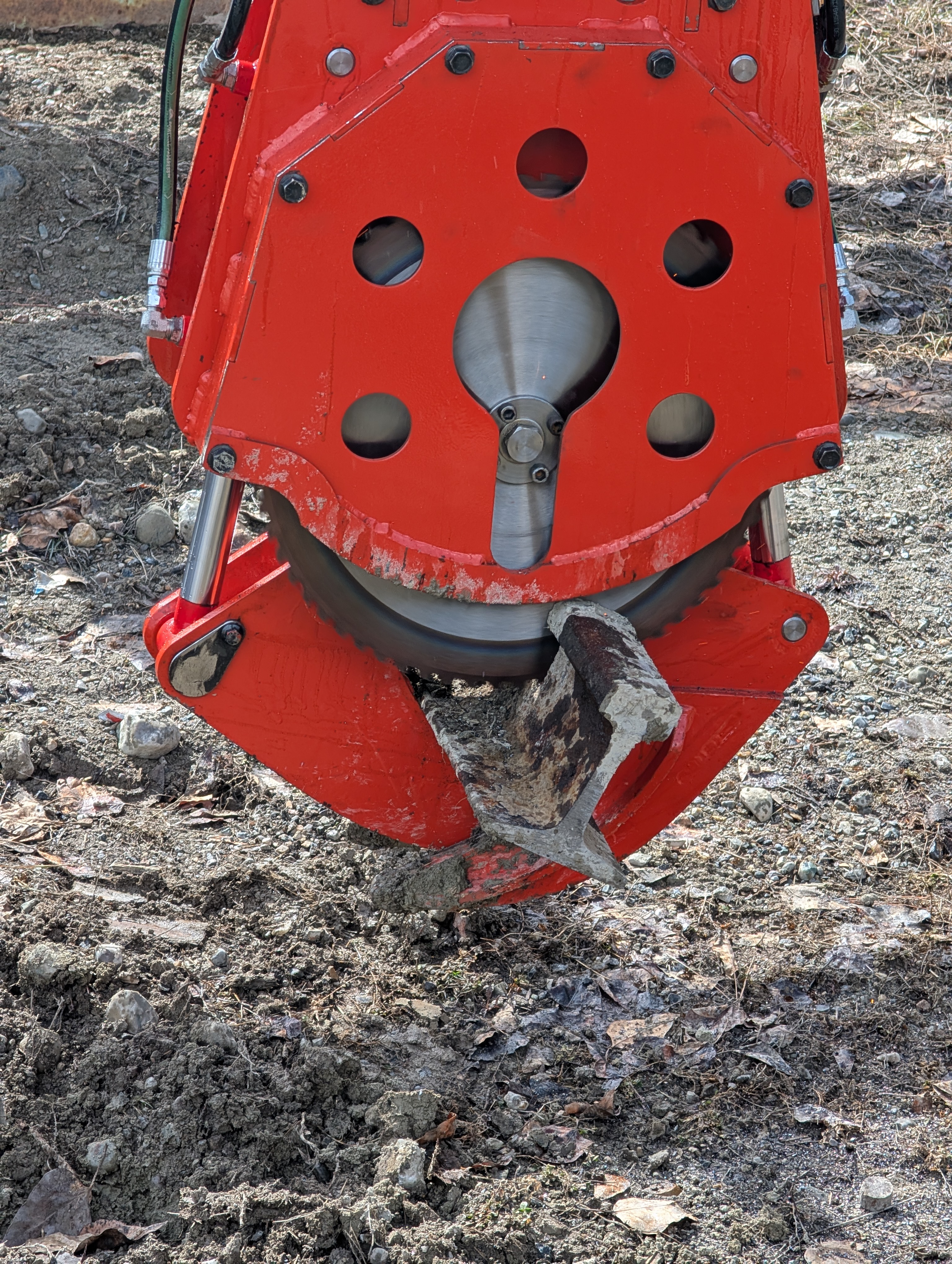 RailSaw Max at work near switch
